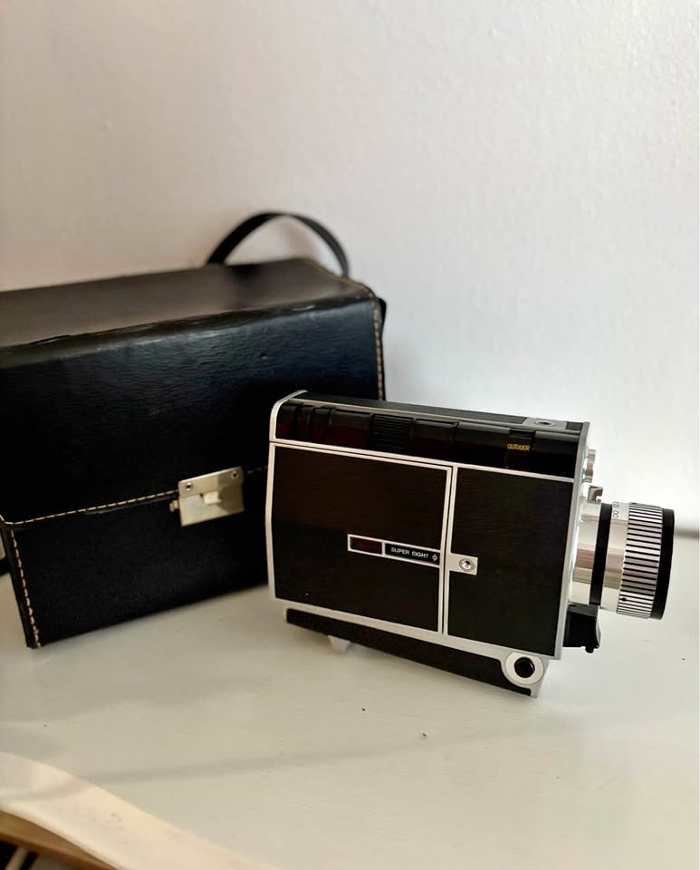 Vintage Super 8 Camera - Argus Showmaster 822T with case