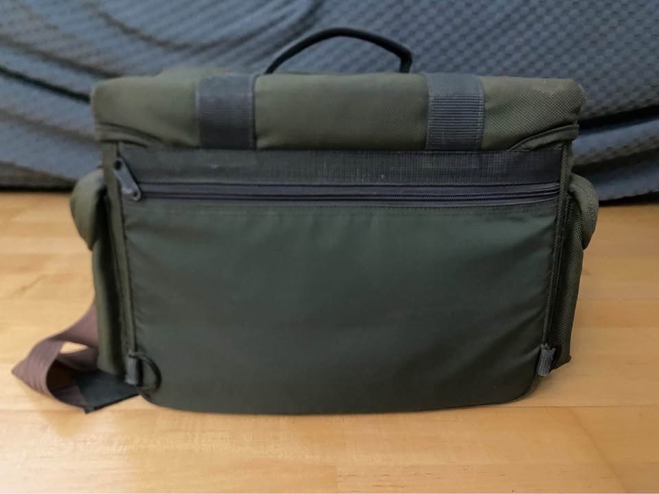 Moving sale - Camera Bag – Fits 1 Camera + 2 Lenses - photo 3