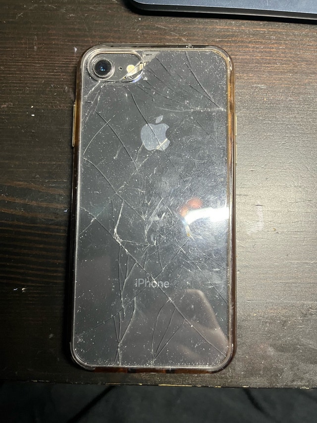 iPhone 8 - photo 3