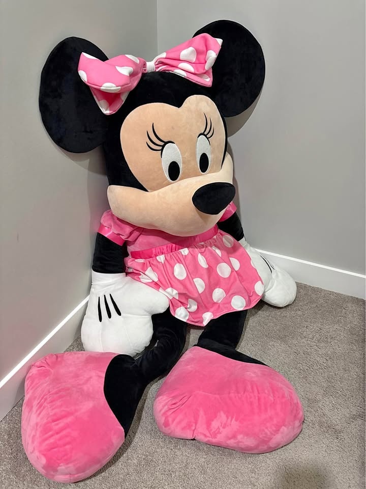 Giant Minnie Mouse Plush – Extra Large, Super Soft