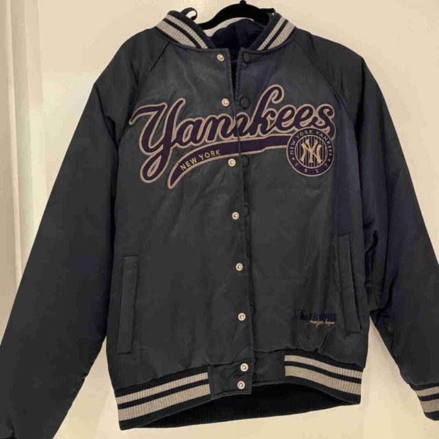 New York Yankees varsity jacket - MLB merch with detachable hood