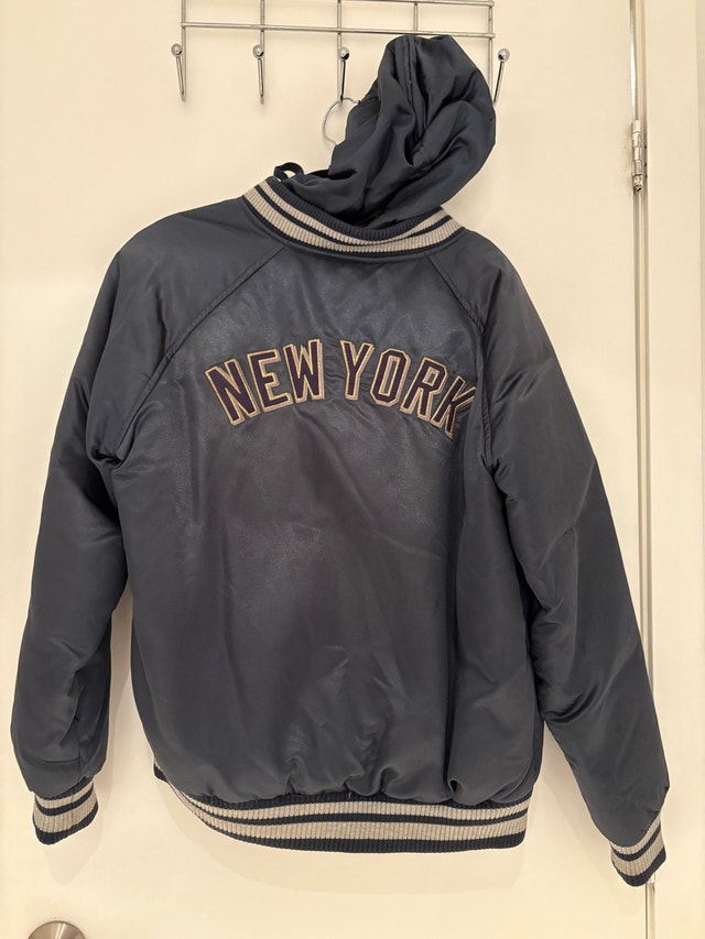 New York Yankees varsity jacket - MLB merch with detachable hood - photo 2