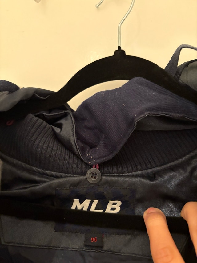 New York Yankees varsity jacket - MLB merch with detachable hood - photo 4
