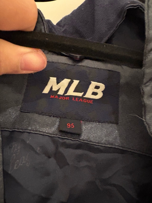 New York Yankees varsity jacket - MLB merch with detachable hood - photo 5