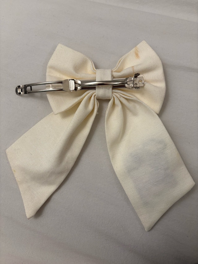 London UK souvenir white embroidered bow hair clip - photo 3