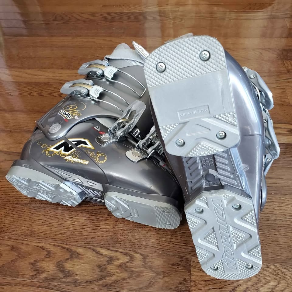 Nordica ski boots - flex index 40, size 275mm - photo 2