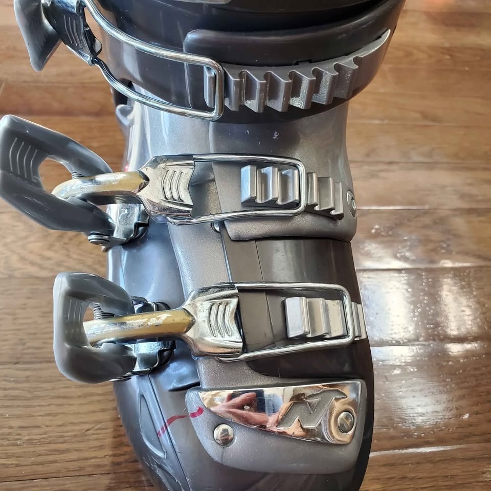 Nordica ski boots - flex index 40, size 275mm - photo 3