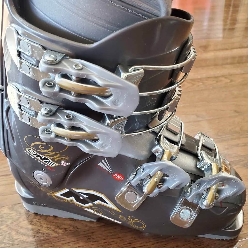 Nordica ski boots - flex index 40, size 275mm - photo 4