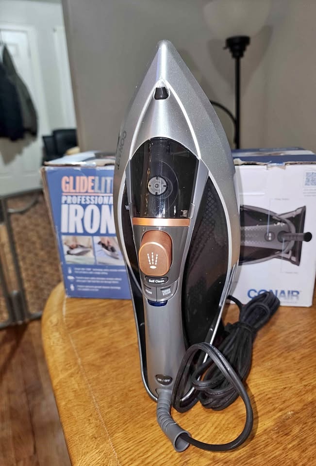 STEAM IRON FOR CLOTHES