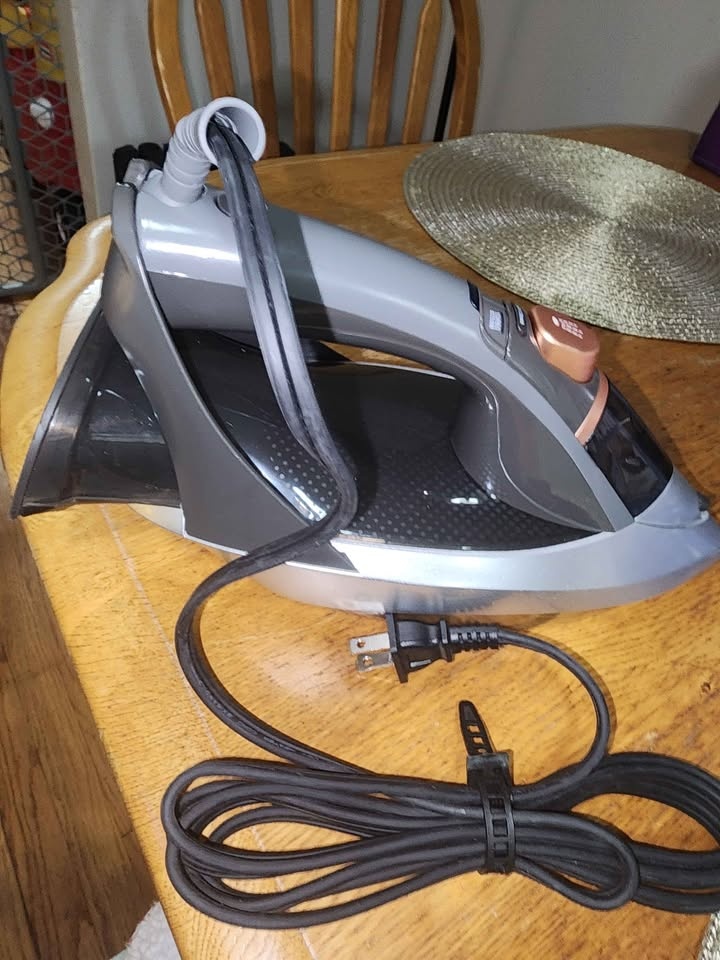 STEAM IRON FOR CLOTHES - photo 2