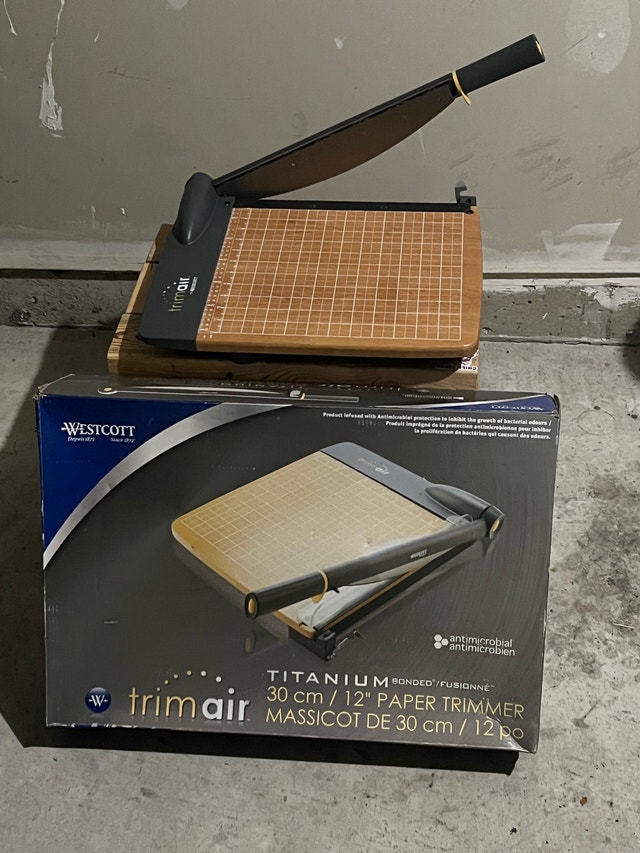 Wescott 12-inch titanium guillotine trimmer