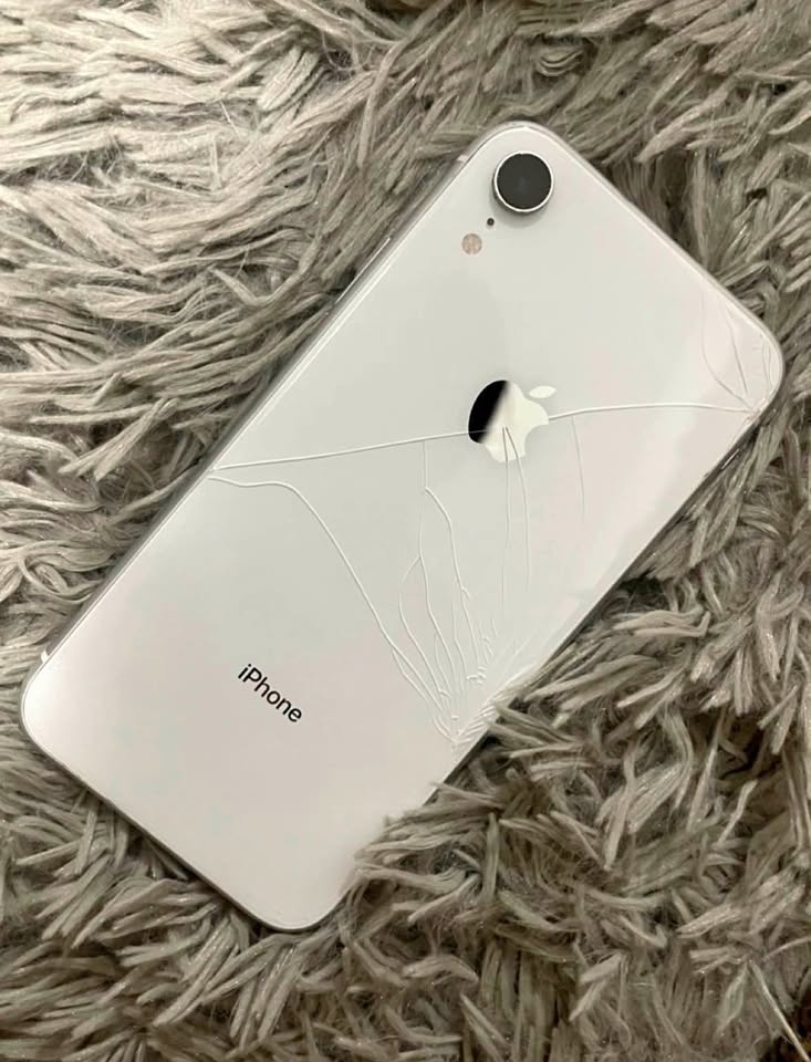 STILL AVAILABLE Iphone XR 256gb - (READ DESCRIPTION!!)