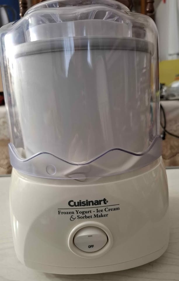 ICE CREAM & FROZEN YOGURT & SORBET MAKER - photo 2