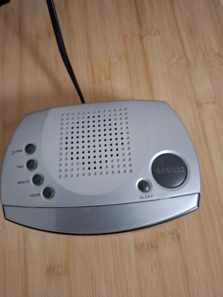 Alarm clock radio - photo 2