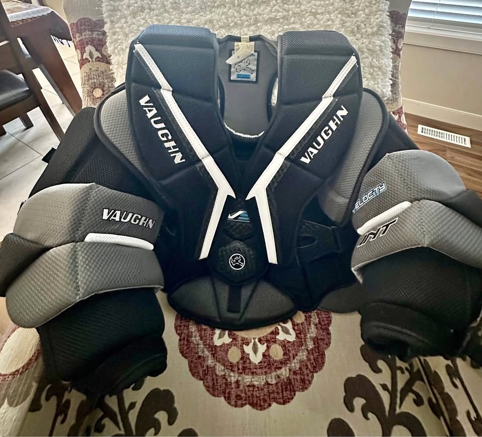 Vaughn Velocity 9 Goalie Chest Protector X-LARGE