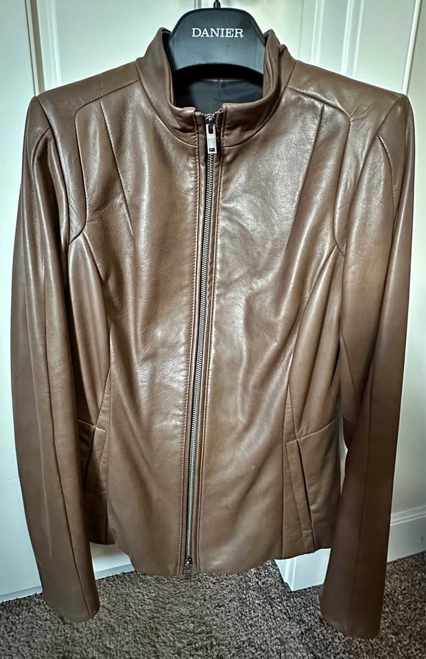 Women's Danier Brown Leather Jacket Size : XS