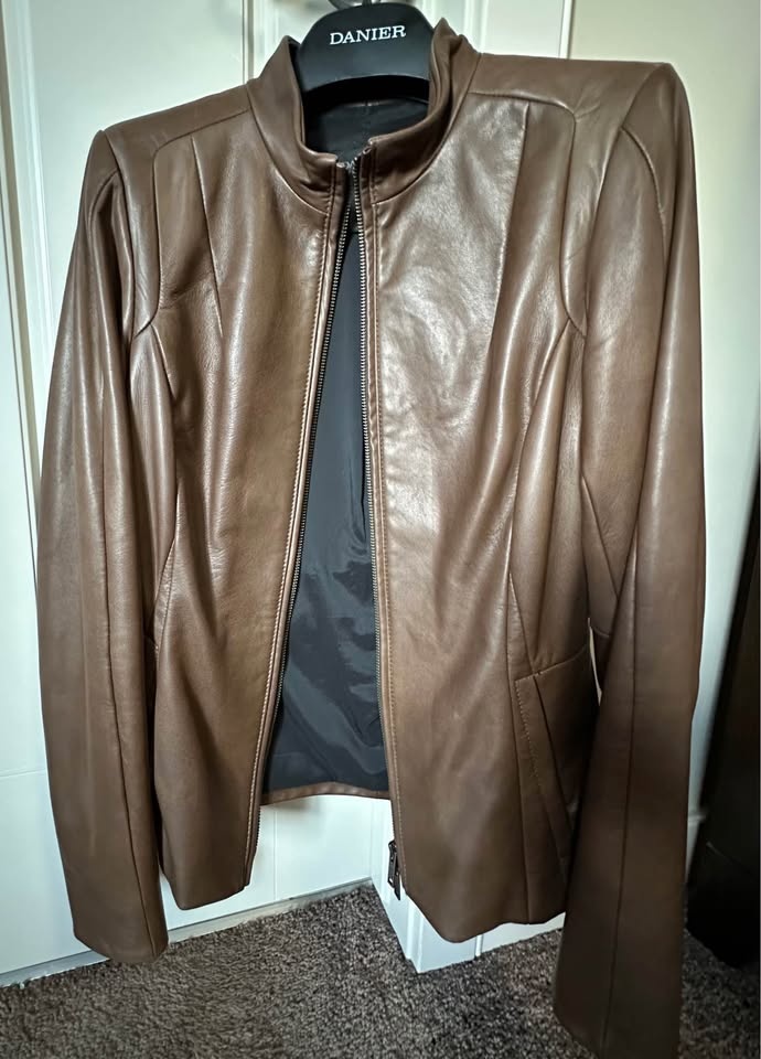 Women's Danier Brown Leather Jacket Size : XS - photo 2