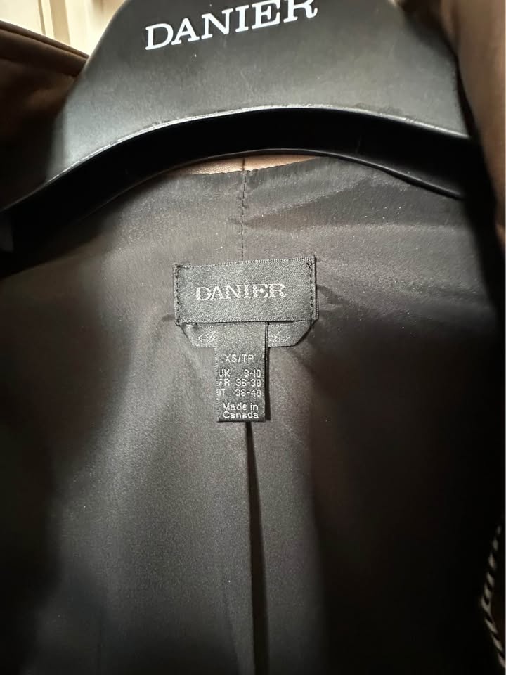 Women's Danier Brown Leather Jacket Size : XS - photo 3