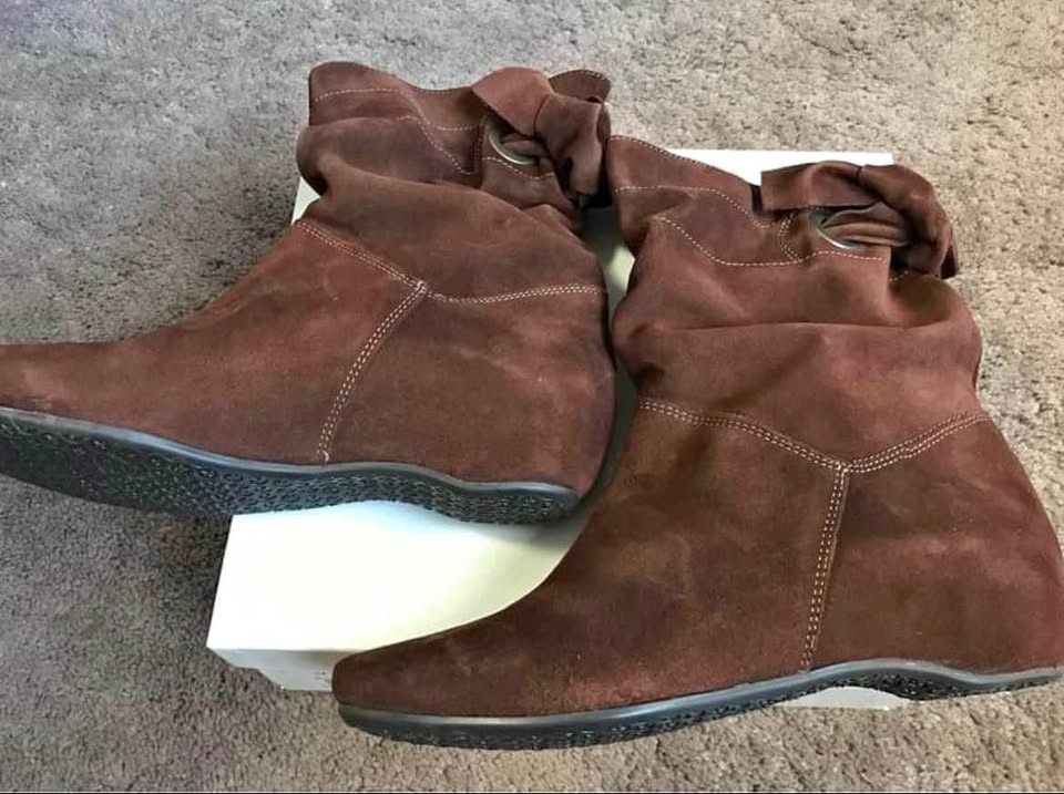 Brand new Le Chateau Women's Ankle Boots. Italian Made Leather.