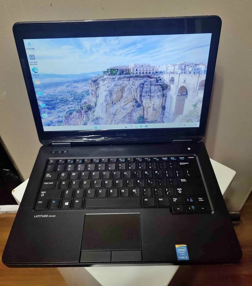 Dell laptop i5 128GB SSD 8GB RAM