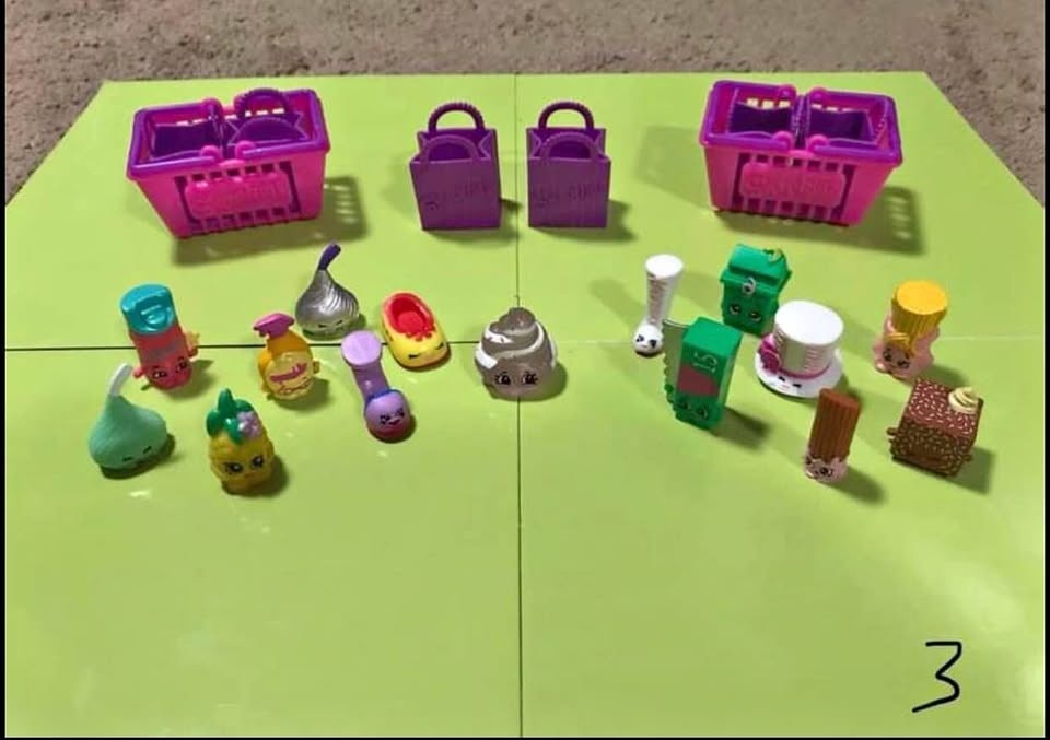 Shopkins Lot- 15 Shopkins,6 Bags,2 Baskets