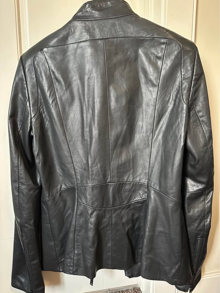 Women's Danier Black Leather Jacket Size : XS - photo 4