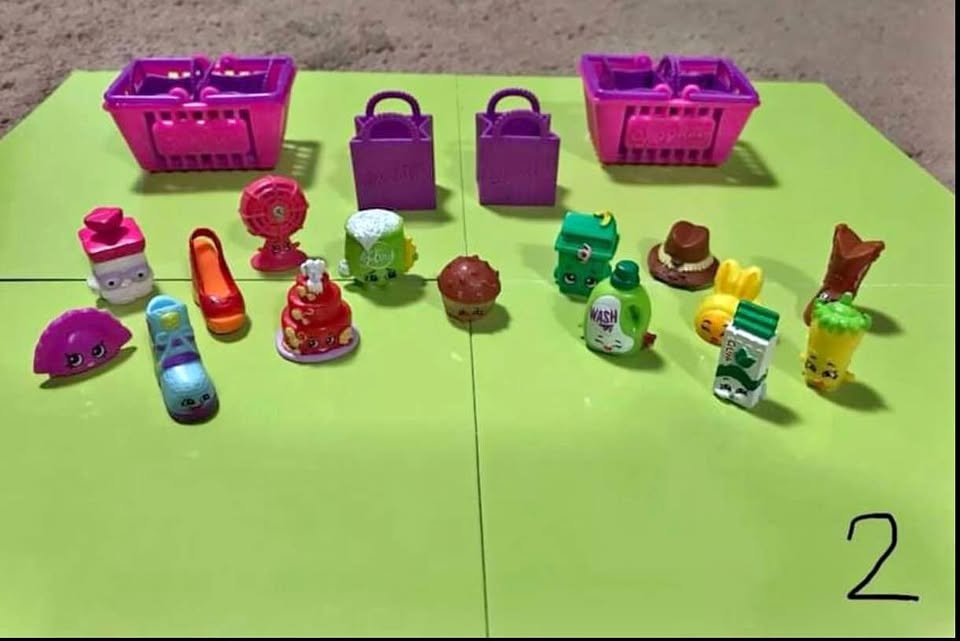 Shopkins Lot- 15 Shopkins,6 Bags,2 Baskets
