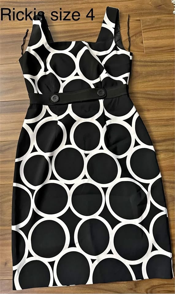 Women's Dresses Price : $25 each Size 4 and size Small