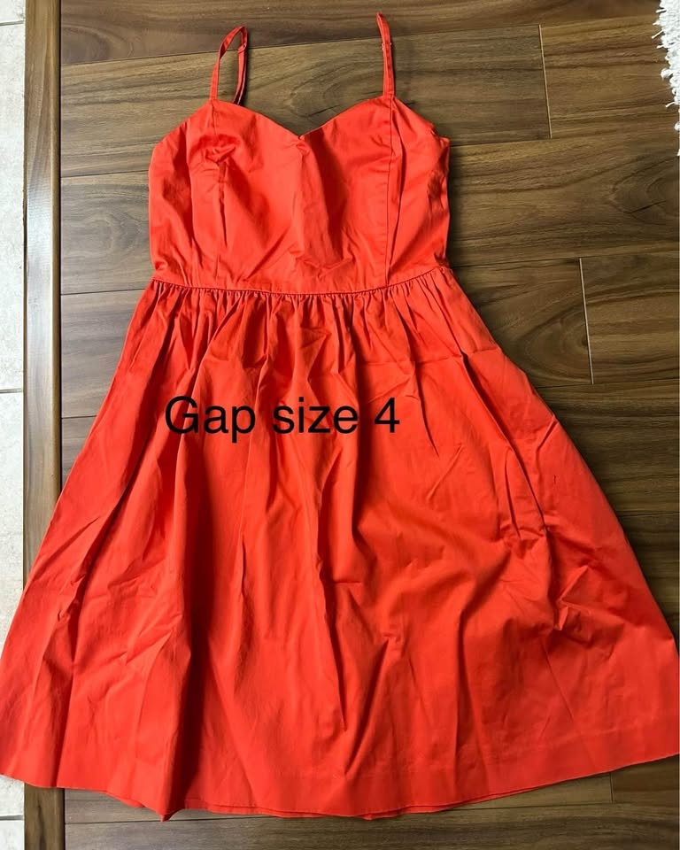 Women's Dresses Price : $25 each Size 4 and size Small - photo 3