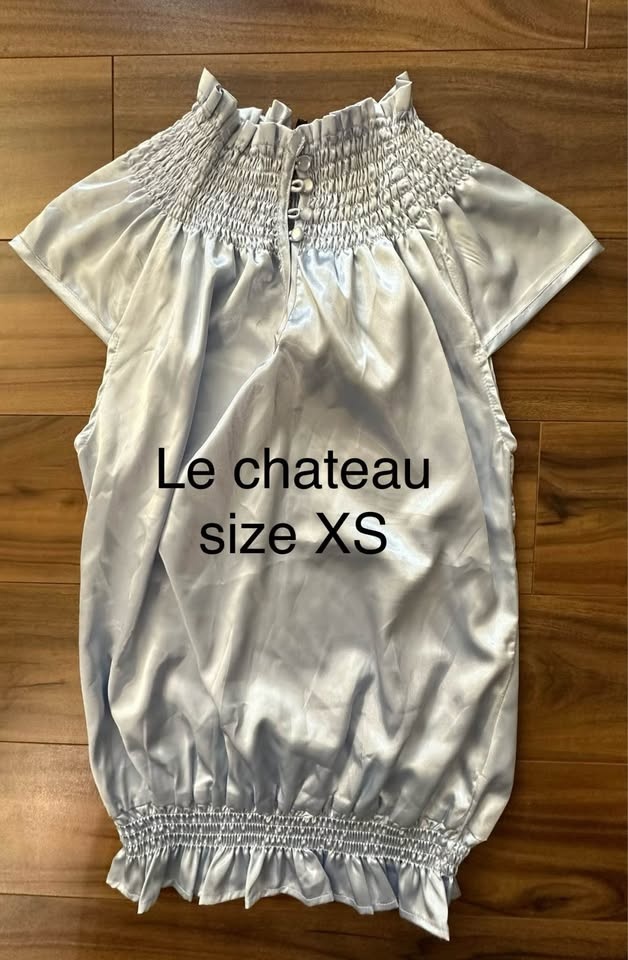 Never worn Le Chateau & Gap Blouses Price : $10 each - photo 2