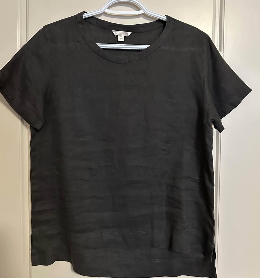 NEVER WORN GAP LINEN WOMEN'S TOPS Size : Small Price : $25 each - photo 3