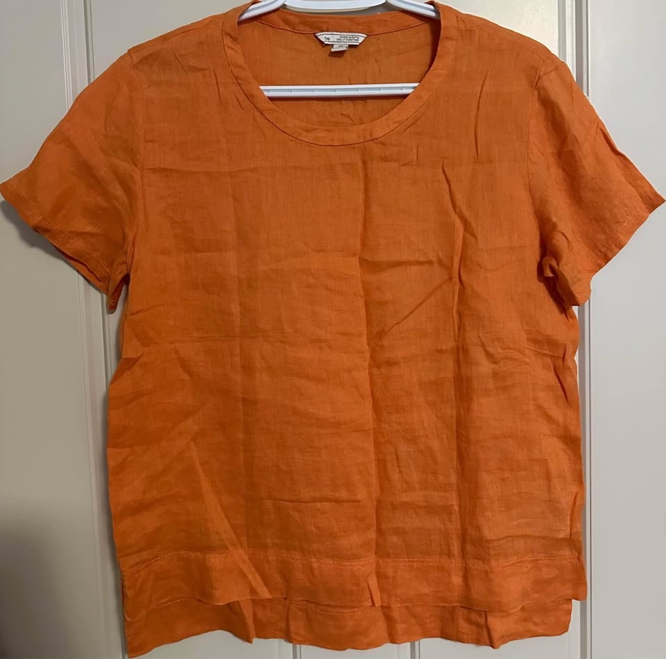 NEVER WORN GAP LINEN WOMEN'S TOPS Size : Small Price : $25 each - photo 4