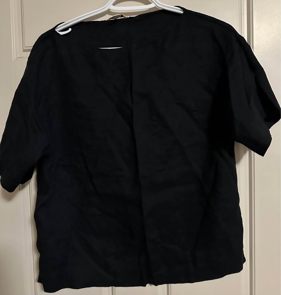 NEVER WORN GAP LINEN WOMEN'S TOPS Size : Small Price : $25 each - photo 5