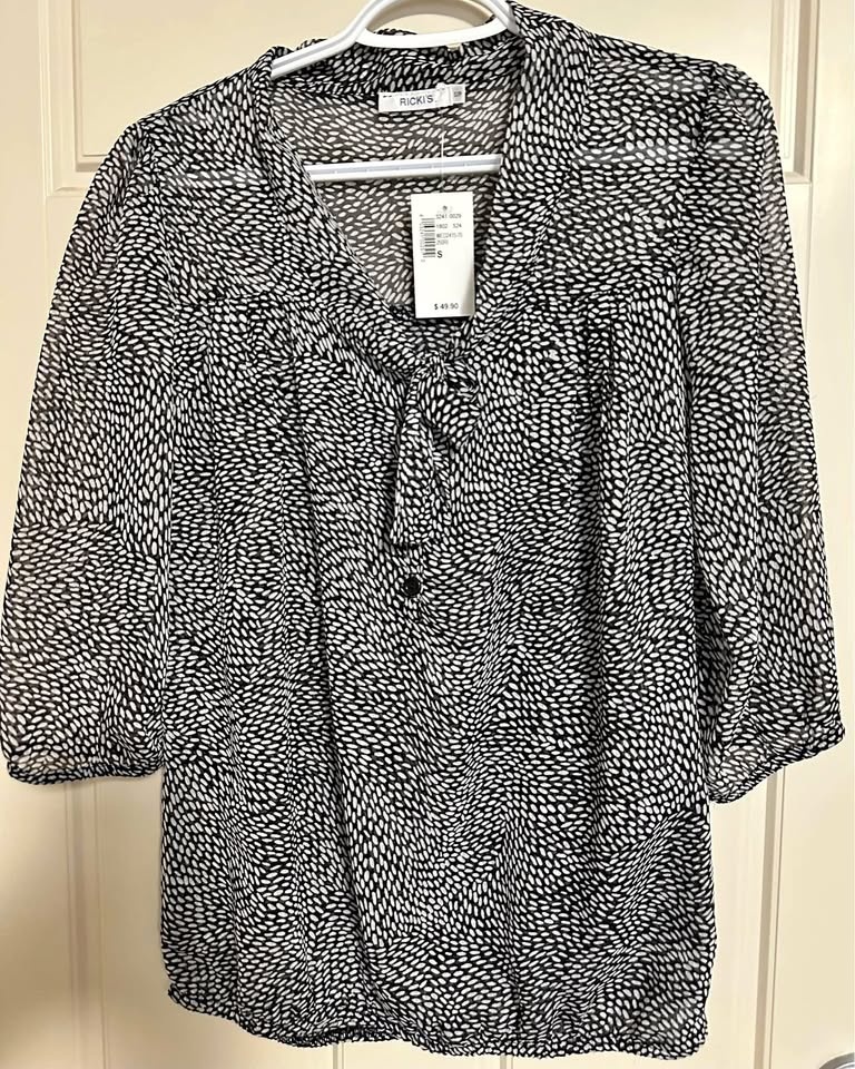 BNWT Ricki's Tops Price $30 each Size : Small