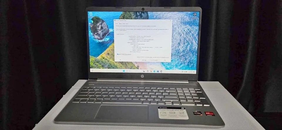 HP 15 - Ryzen 3 8GB RAM thumbnail