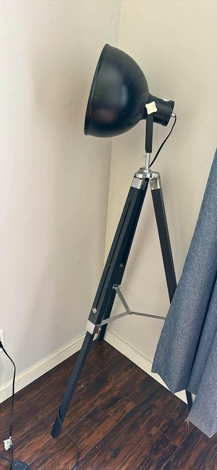 Studio floor lamp