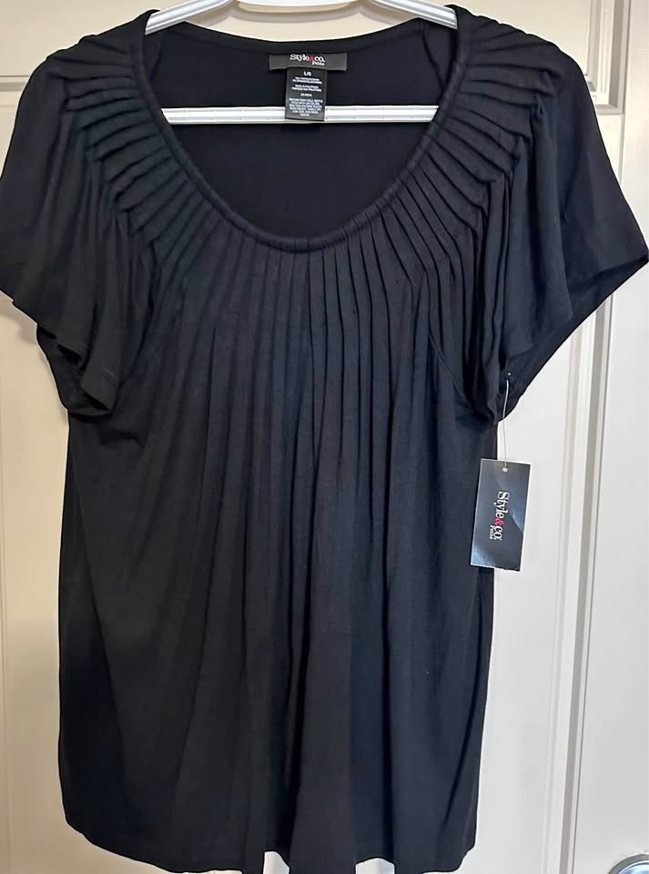 BNWT STYLE & CO.PETITE size : LARGE Price $35