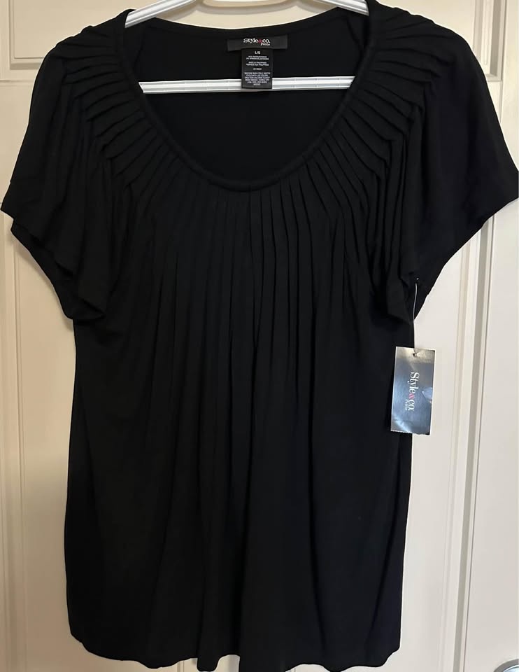 BNWT STYLE & CO.PETITE size : LARGE Price $35 - photo 2
