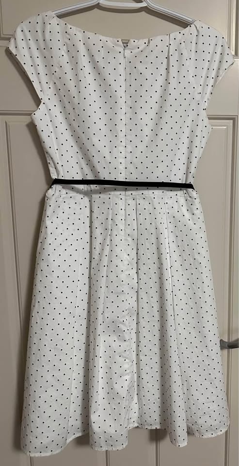 Le Chateau & Guess Dresses Size : Small Price : $45 each - photo 2