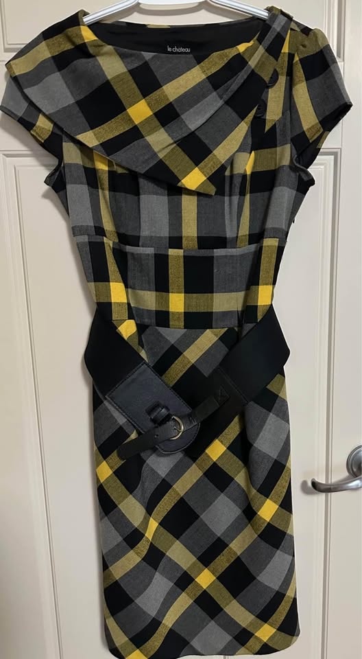 Le Chateau & Guess Dresses Size : Small Price : $45 each - photo 4