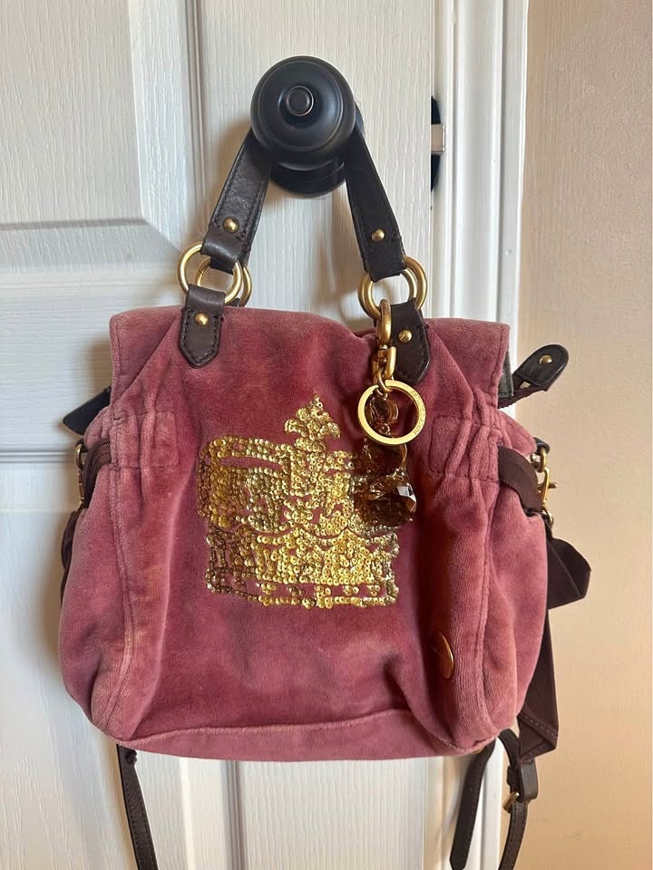 True Vintage Juicy couture Purse, Charm Included!!