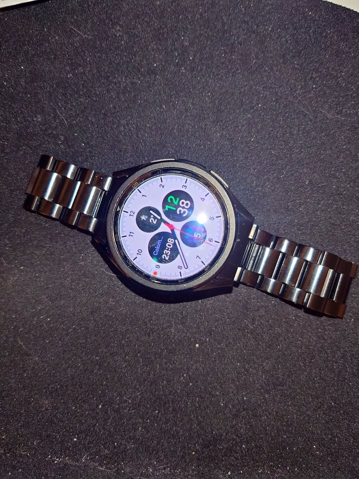 LNIB - Samsung Galaxy Watch6 Classic (43mm, Bluetooth)