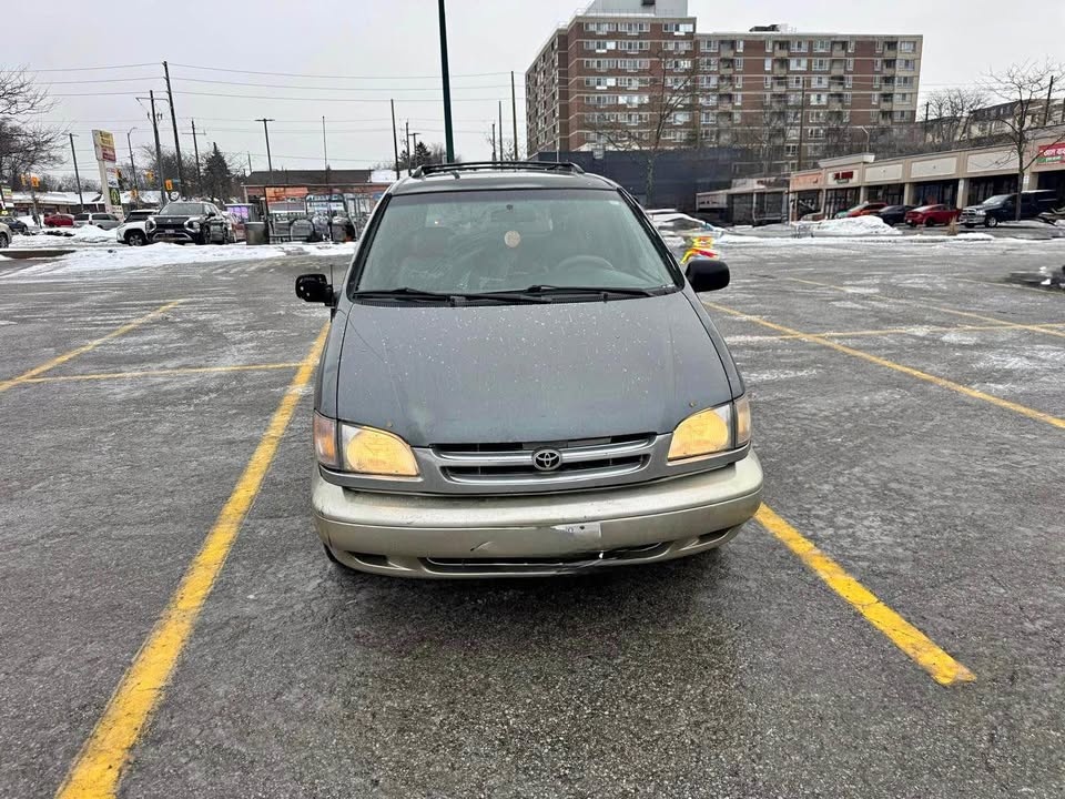2000 Toyota Sienna