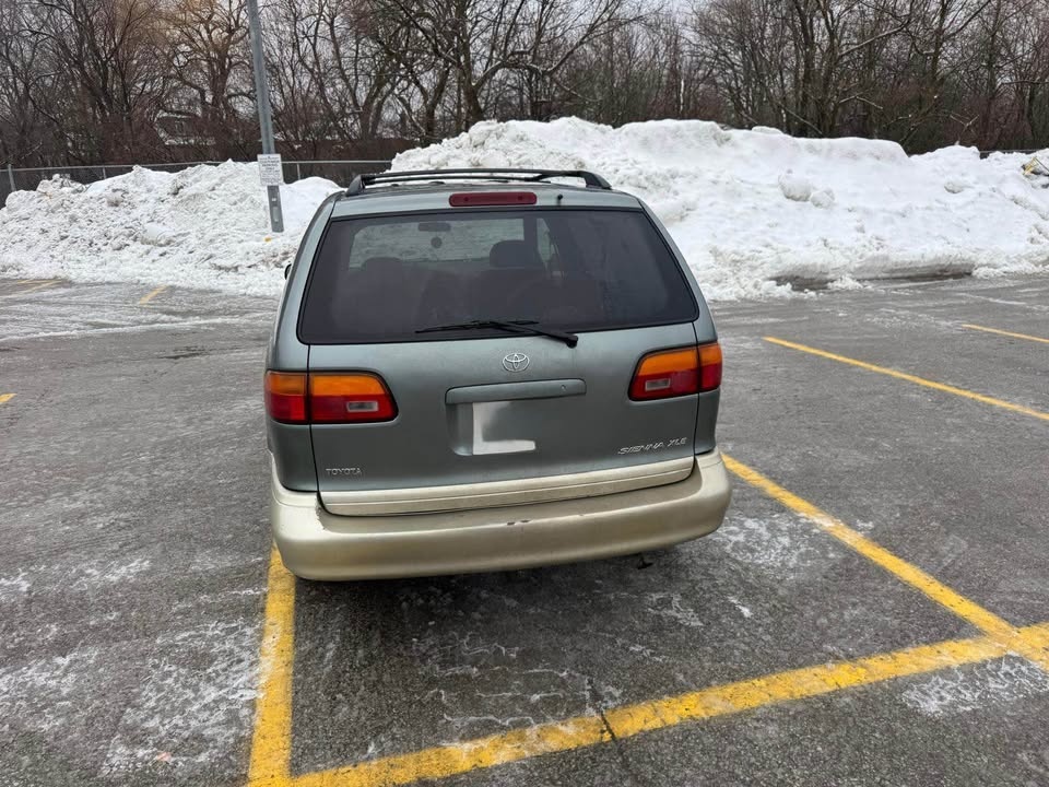 2000 Toyota Sienna - photo 2