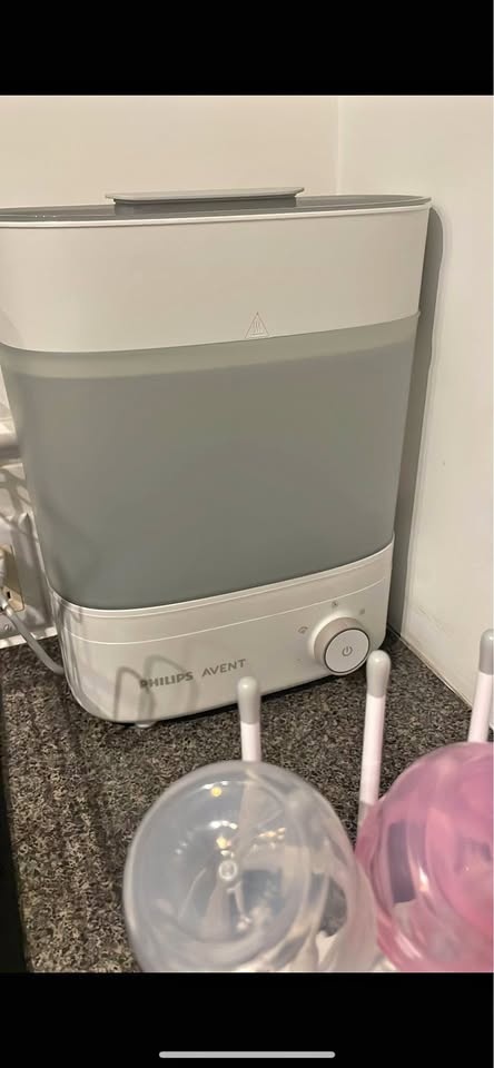 Bottle sterilizer and dryer from Phillips