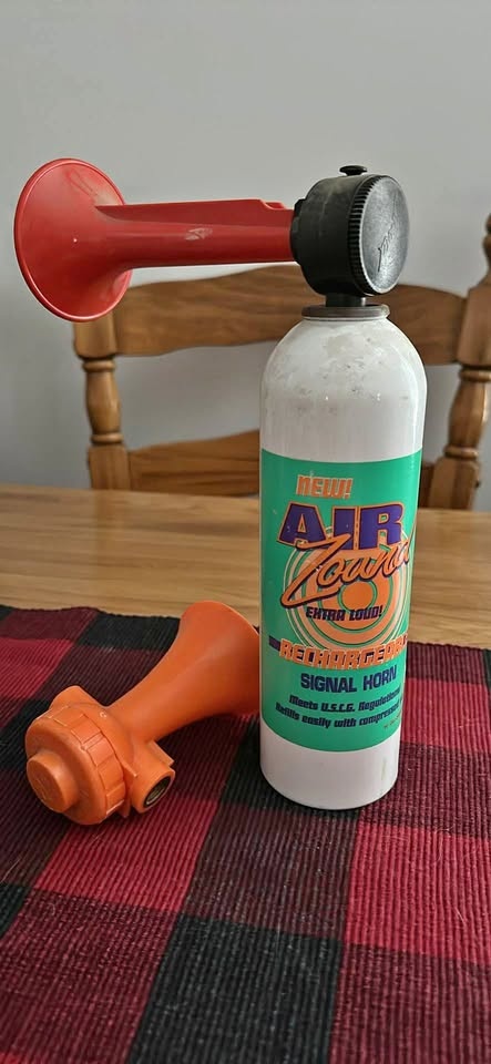 Rechargeable signal horn