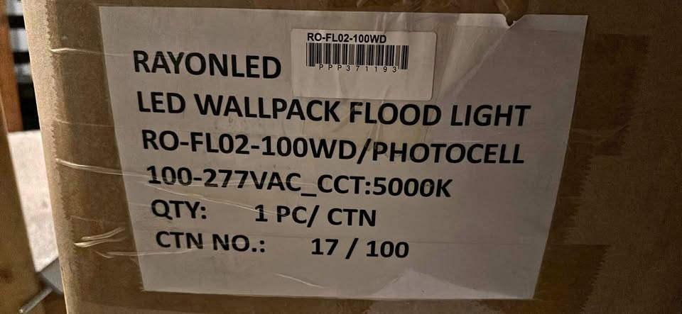 Led wallpack flood light