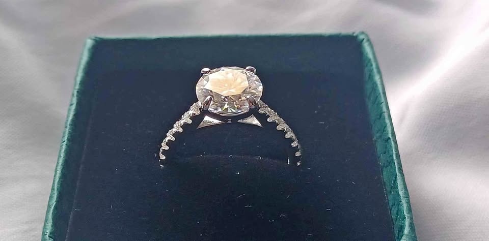 New 3.546 Carats Moissanite .925 Silver Ring