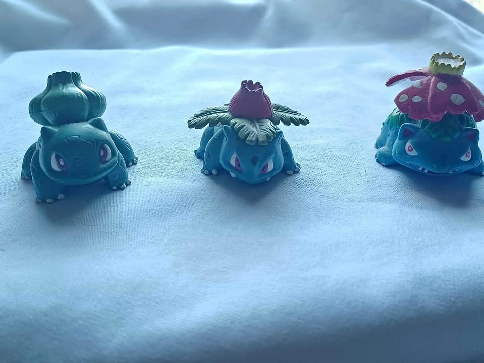 Vintage 1998 Tomy complete Bulbasaur, Ivysaur, Venusaur