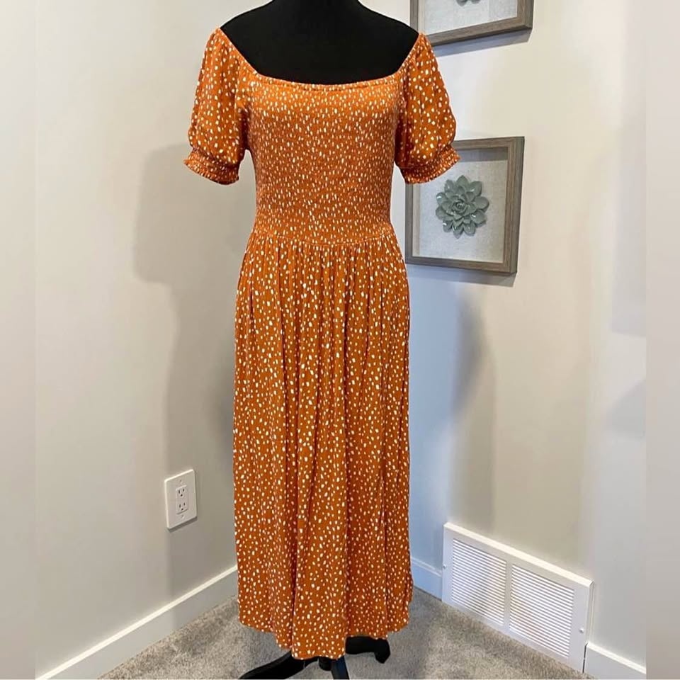 In Perfect Condition! Roxy Smocked Polka Dot Dress Size Medium